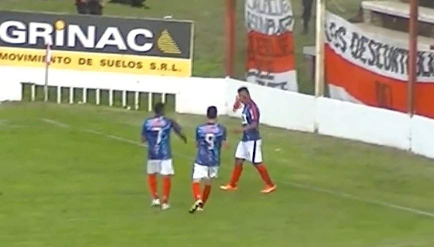 ¡Le tiraron un termo!