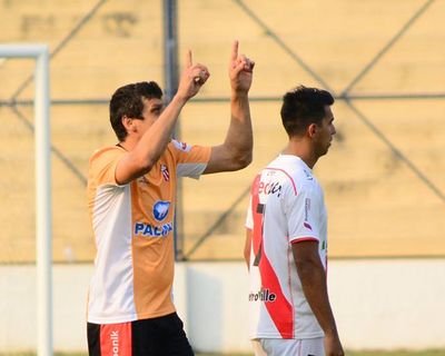 Patria venció a Guaraní y es único líder