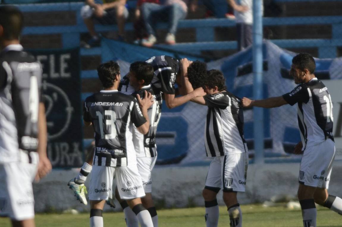 Gimnasia dio vuelta el partido con un doblete de Arce
