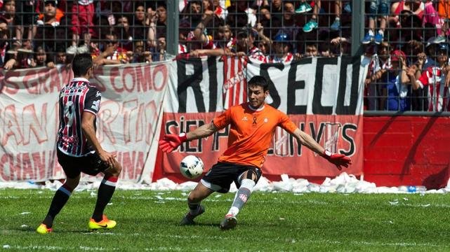 San Martín de Tucumán estaba a tiro del empate y Chacarita lo liquidó de contra