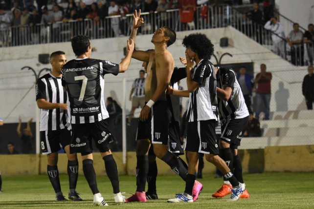 Gimnasia goleó y es el líder de la zona