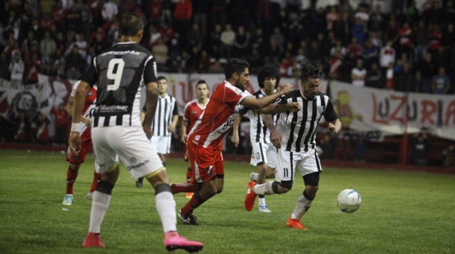 Gimnasia le ganó a Maipú y se aleja en la punta