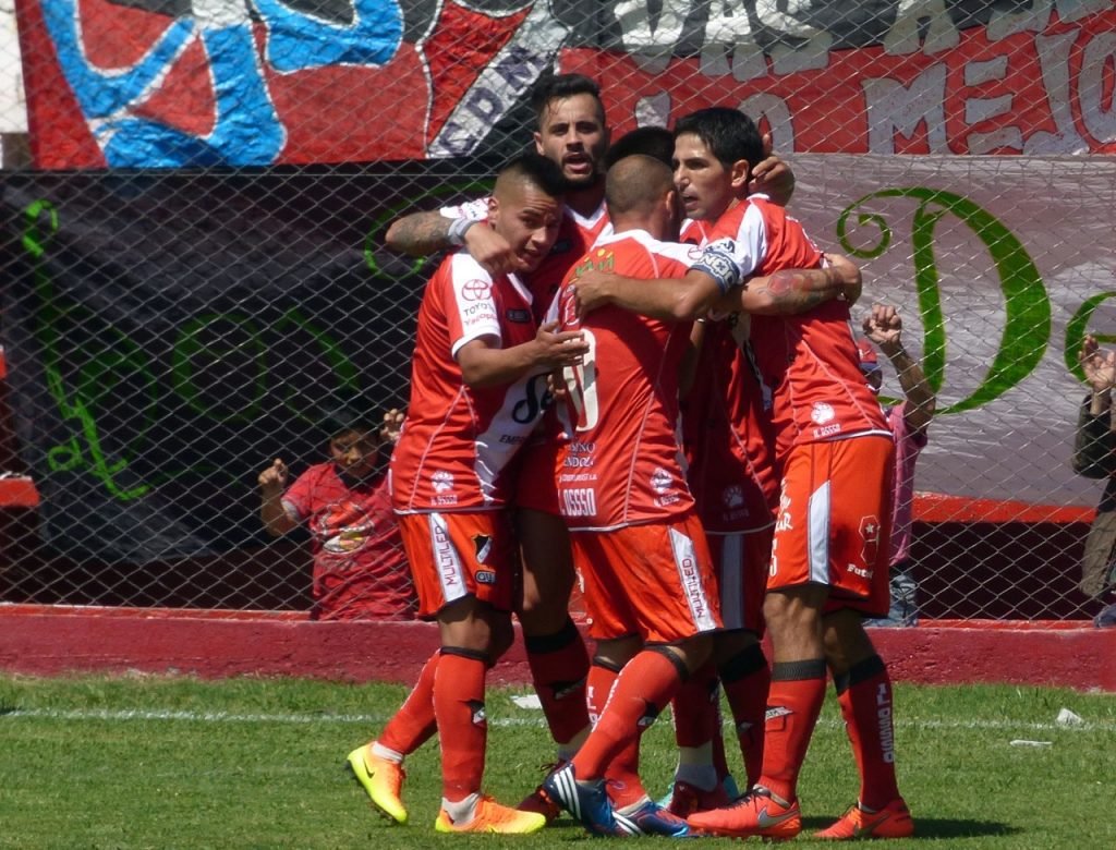 Maipú goleó a Gutiérrez en el clásico