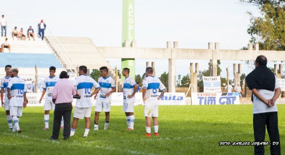 Gimnasia decepcionó ante su gente