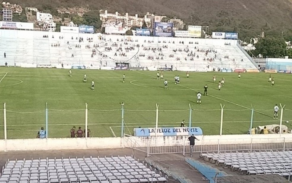 Zapla perdonó al Albo que rescató un empate