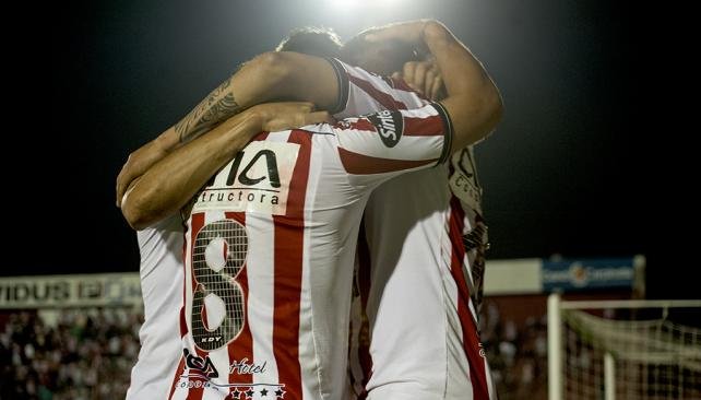 Instituto se lo dio vuelta a Flandria y ganó 3-1