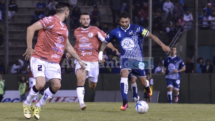 El Santo se recuperó bajando al puntero