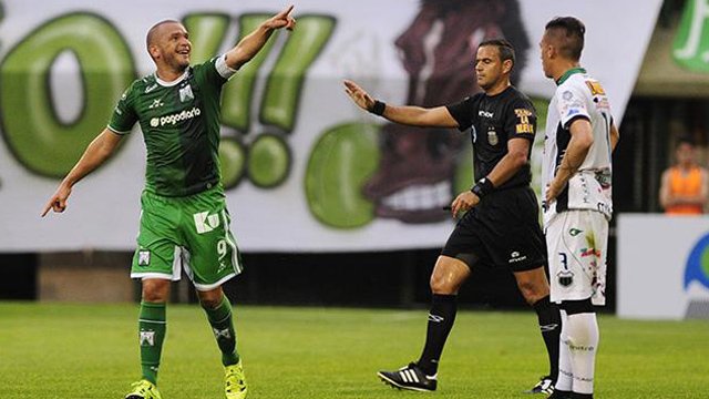 Ferro derrotó sin problemas a Nueva Chicago y es el líder