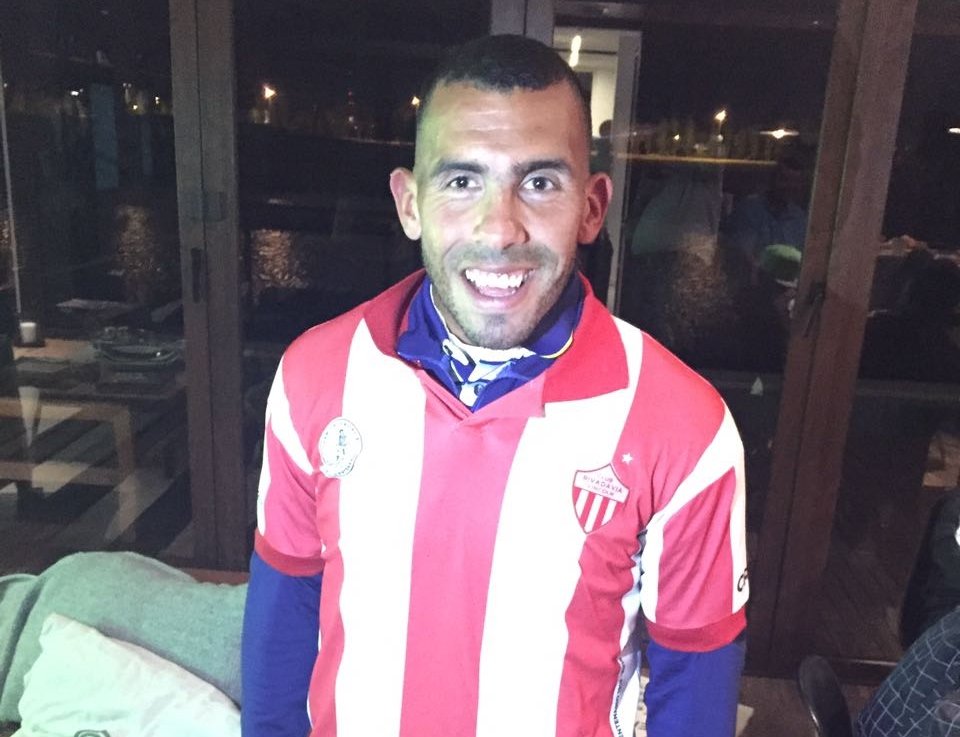 Tévez posó con la de Rivadavia