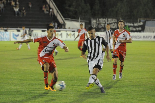 Gimnasia no perdonó a Maipú, lo goleó y lo mandó al fondo de la tabla