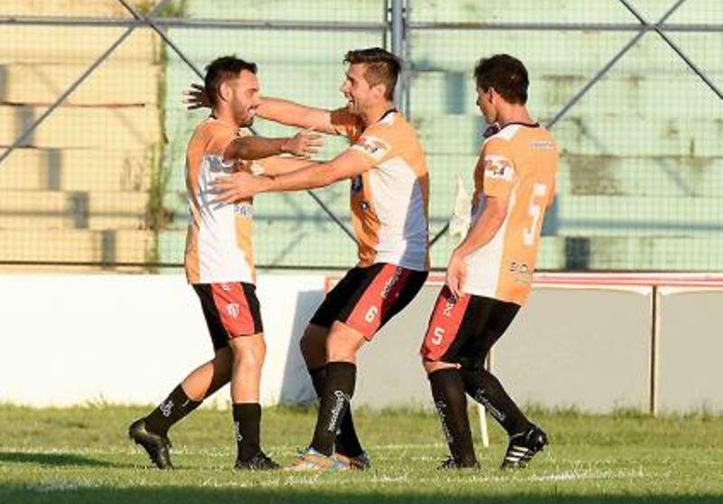 Patria le ganó a Guaraní y sigue arriba