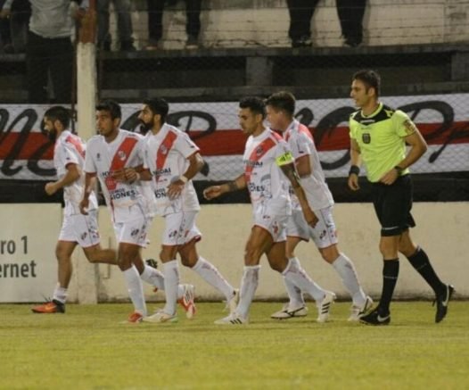 Guaraní no pudo aguantar el partido e igualó con For Ever