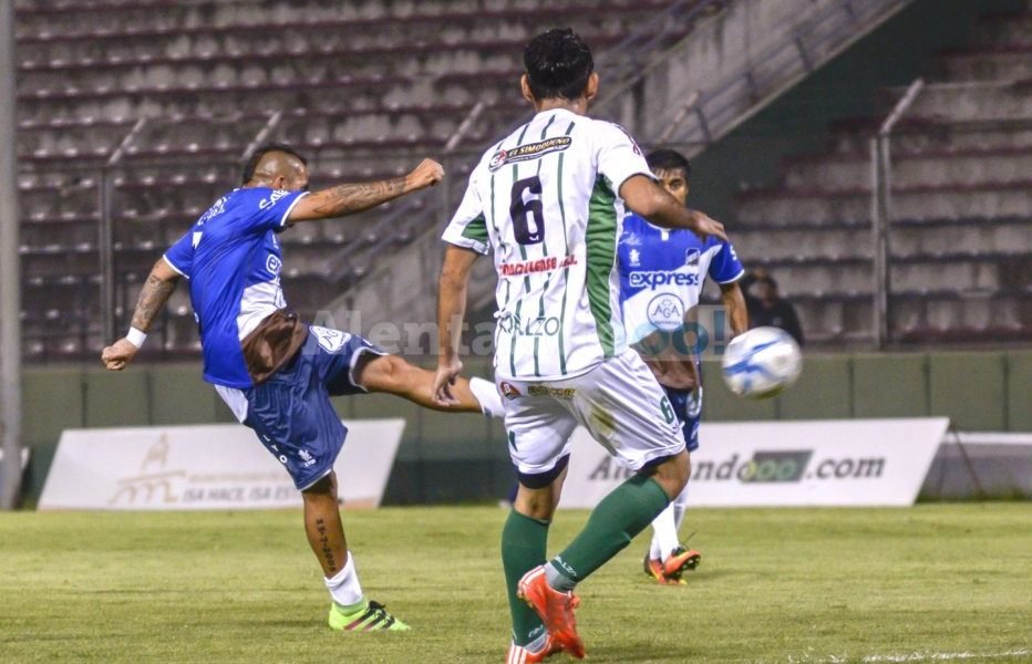 Juventud ganó y trepa en la tabla con un Ratón encendido