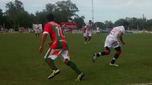 Sportivo Las Parejas ganó en pronunciamiento y es líder
