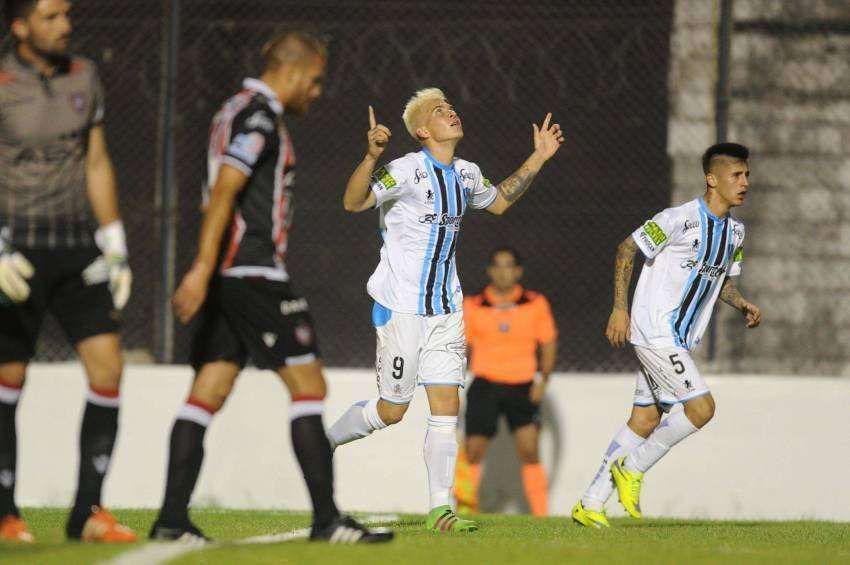 Almagro goleó a Chacarita 3-0 y le ahogó la ilusión de ser puntero