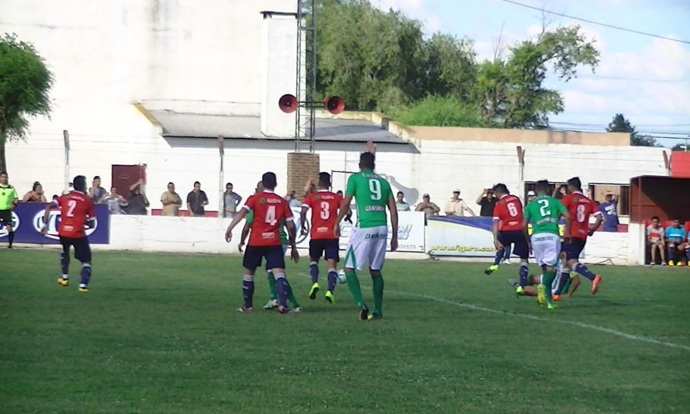 Independiente y Camioneros a mano