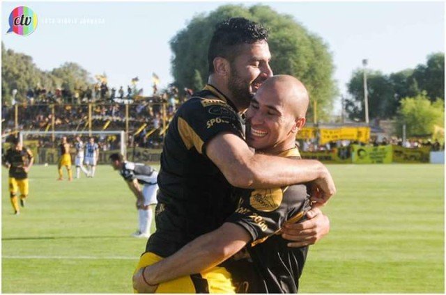 “El Aurinegro” goleó a Independiente y escala en la tabla