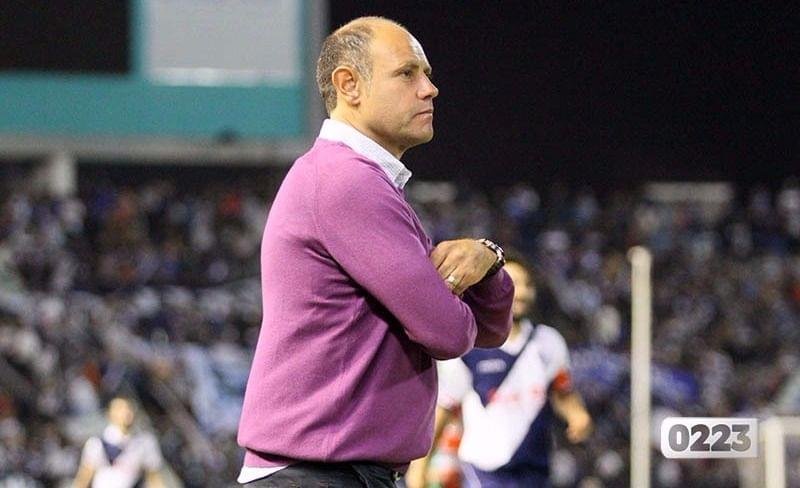 Otro entrenador que se fue: Duilio Botella dejó de ser el DT de Juventud Unida Universitario