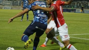 En el debut de Gamboa, el lobo jujeño cayó ante Argentinos