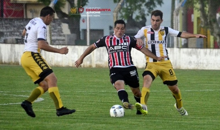 En un emotivo encuentro, Chacarita venció a Flandria