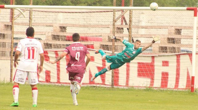 Huracán Las Heras cerró un arquero