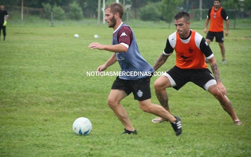 Bajo la lluvia Club Mercedes cerró la semana