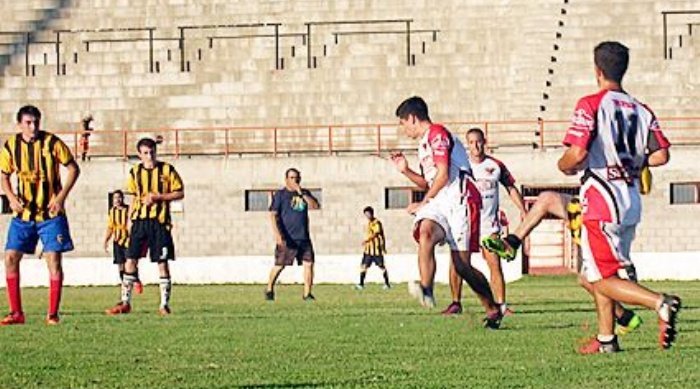 Colón probó jugadores para encontrar el equipo