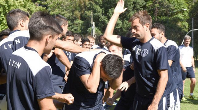 Astudillo le suma fútbol a la pretemporada de la Lepra