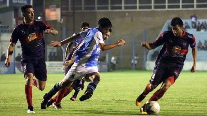 Estudiantes se hizo fuerte de local y derrotó 2-0 a Güemes