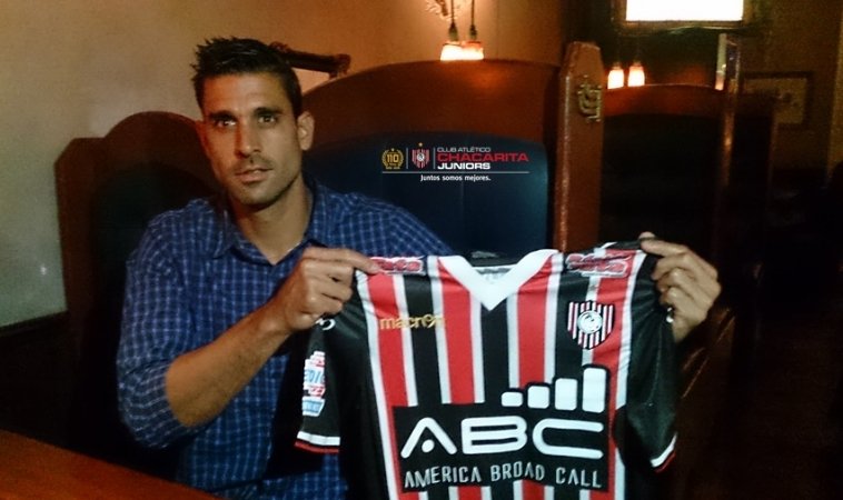 Trípodi llega al arco de Chacarita