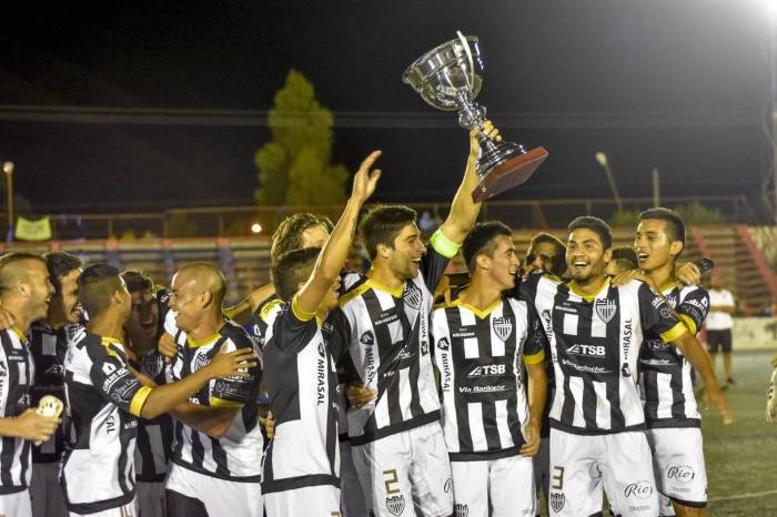 El «Albinegro» fue efectivo y se quedó con la Copa