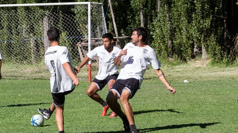 Pereyra recibió el alta y Homann lo subió al colectivo de Cipo