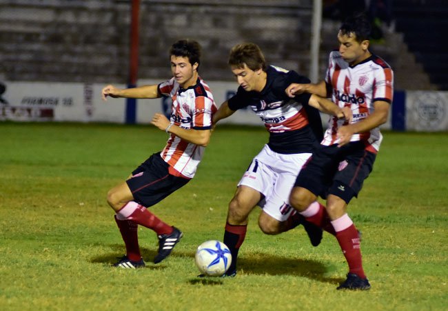 Belgrano goleó a Rivadavia y se ilusiona