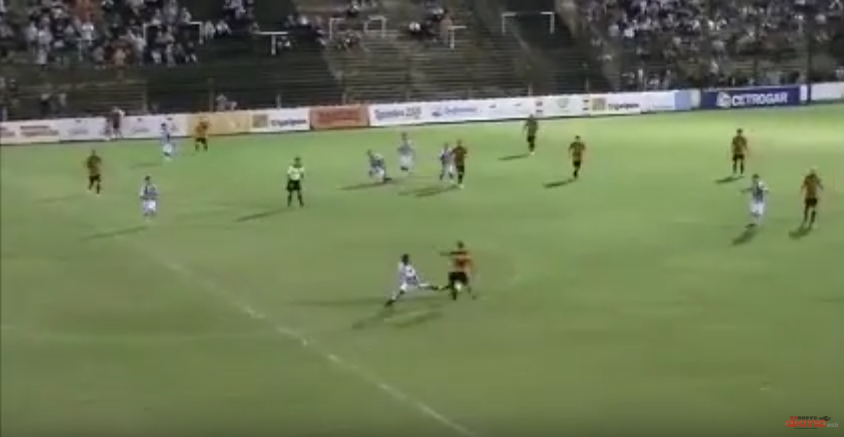 Brutal patada de Pablo Russo a Williams Peralta