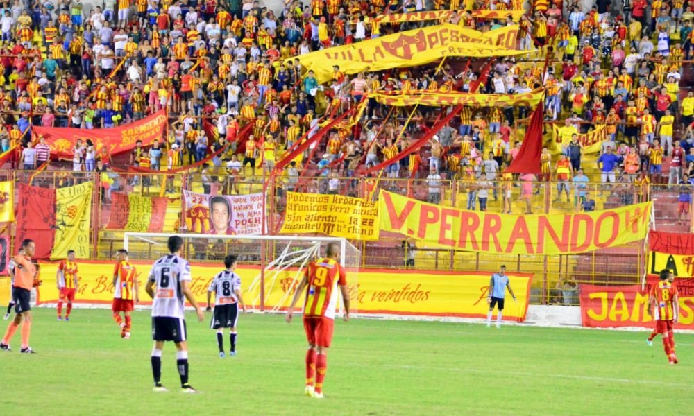 For Ever terminó festejando el punto ante Sarmiento