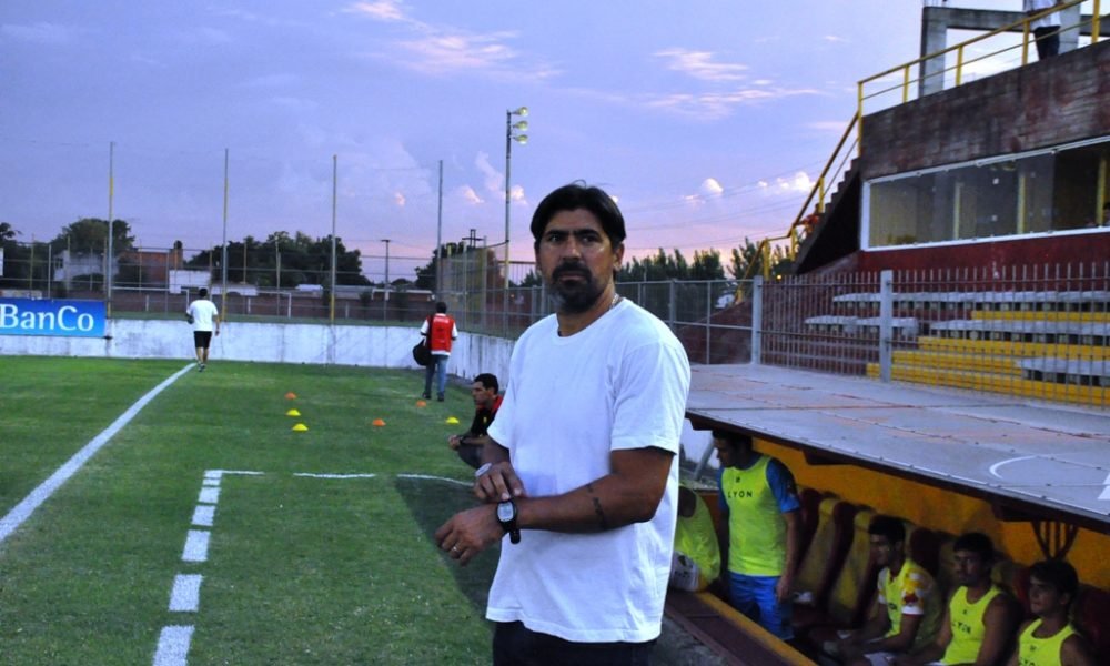 Tras la derrota, Federico Domínguez dejó de ser el DT de Boca Unidos