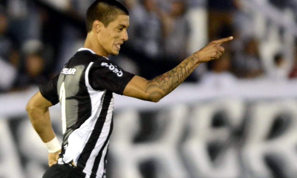 Palacios Alvarenga: «No nos están favoreciendo los árbitros»