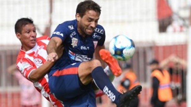 Atlético Paraná perdió frente a Los Andes y complicó su permanencia