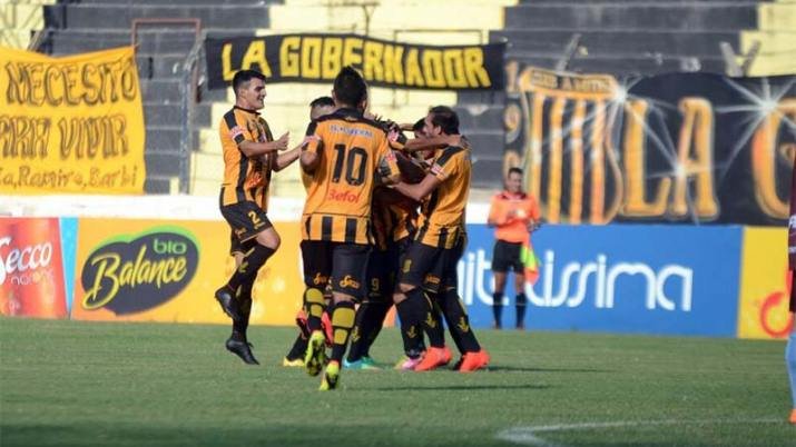 Que se venga Racing: Mitre venció a Aconquija y se enfrentará a la Academia