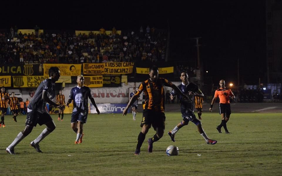 Mitre superó a Antoniana y sigue dando pelea