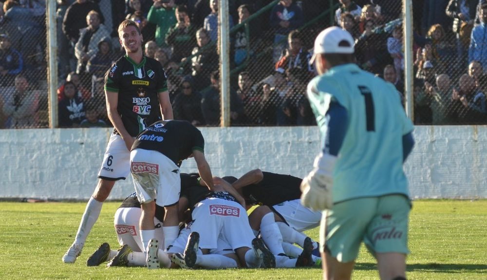 Villa Mitre dio vuelta la serie y clasificó