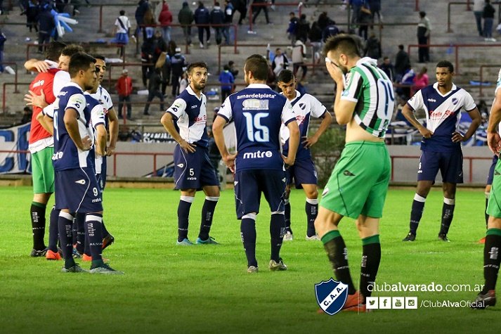 Alvarado cayó como local ante Villa Mitre y quedó complicado