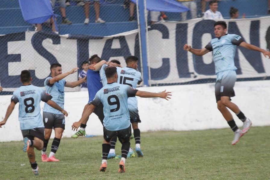 Gutiérrez ganó y eliminó a Rivadavia