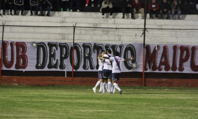 Guaraní ganó en Mendoza y sigue en carrera
