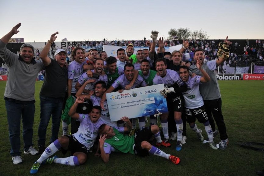 Sacachispas hizo historia ante un campeón de Copa como Arsenal