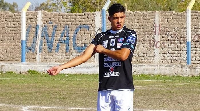 Un jugador de Alianza de San Juan murió tras chocar y volcar en una camioneta