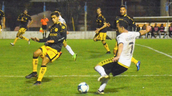Santamarina no tuvo juego y debió conformarse con un empate