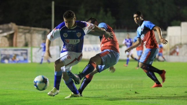 Atlético Paraná sufrió una dura derrota y quedó al borde del descenso