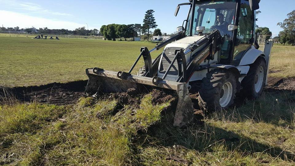 Arrancó la construcción de tres canchas nuevas en la Villa Deportiva