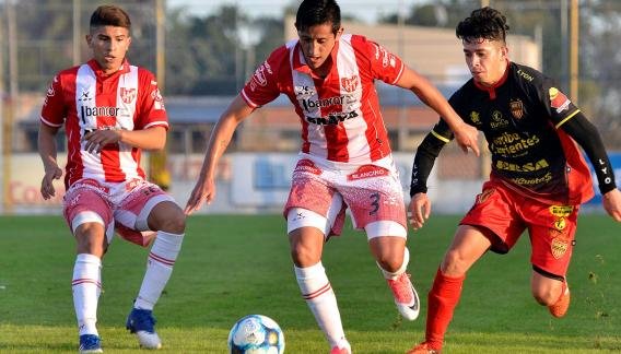 Instituto madrugó a Boca Unidos y lo hizo valer hasta el final